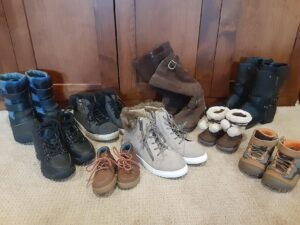 Warm and sturdy shoes